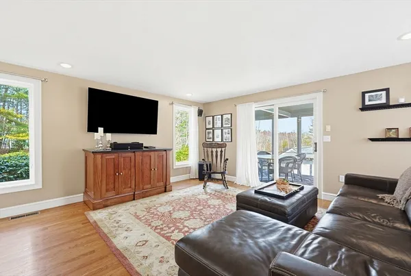 $1,050,000 | 212 West Street, Douglas, MA 01516
