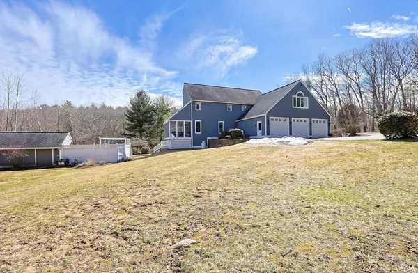 $1,050,000 | 212 West Street, Douglas, MA 01516