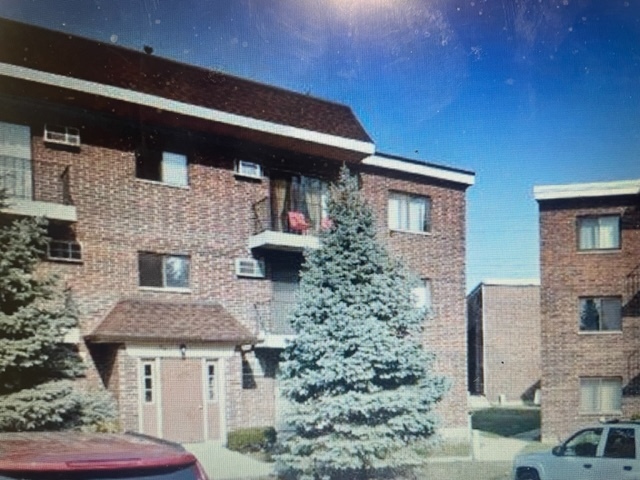 950 North Rohlwing Road, Unit 101A Addison, IL 60101 - Photo 1 of 7 a front view of a house with plants