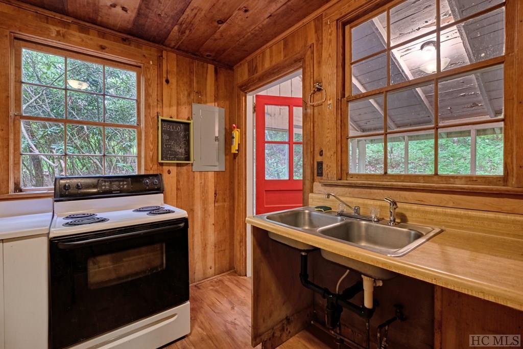 818 Flat Mountain Road Highlands, NC 28741 - Photo 8 of 20 Gallery Image 8