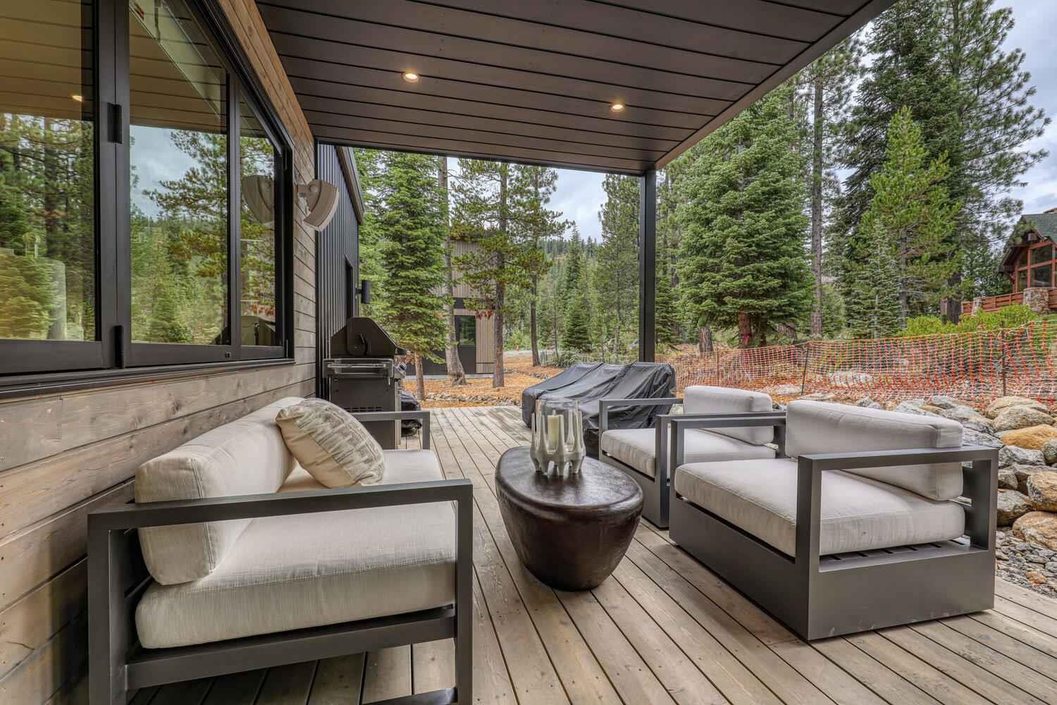 342 Palisades Circle, Unit SHARE 2 Olympic Valley, CA 96146 - Photo 28 of 28 a living room with patio furniture and a potted plant