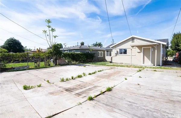$799,000 | 124 West Caldwell Street, Compton, CA 90220