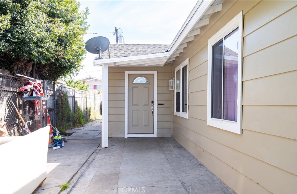 124 West Caldwell Street Compton, CA 90220 - Photo 4 of 27