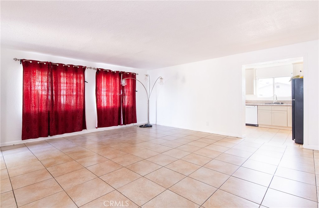 124 West Caldwell Street Compton, CA 90220 - Photo 5 of 27