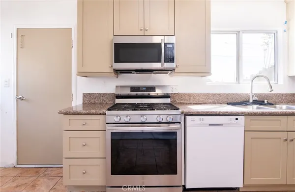 $799,000 | 124 West Caldwell Street, Compton, CA 90220