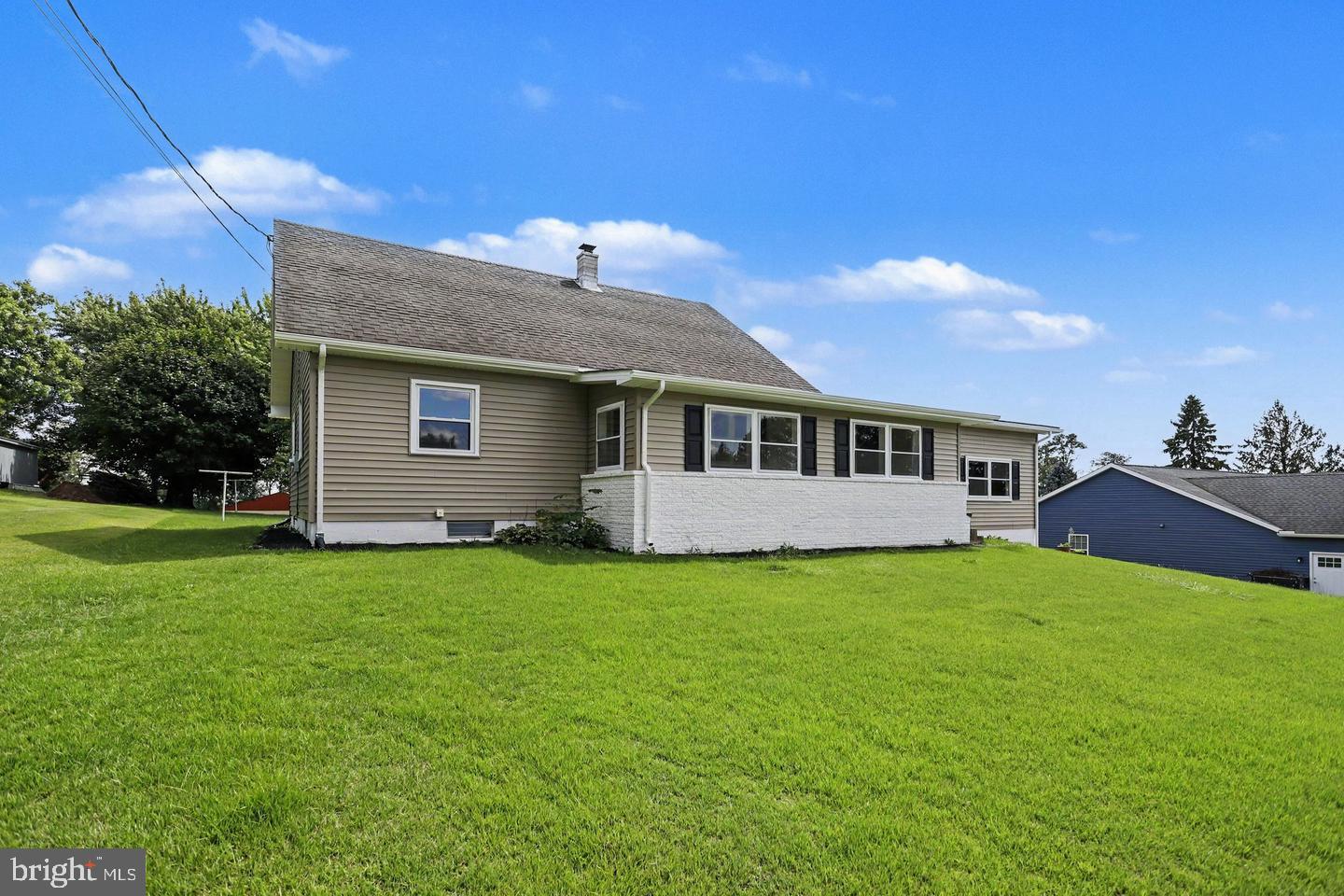 2008 Weavertown Road Lebanon, PA 17046 - Photo 4 of 38 Gallery Image 4