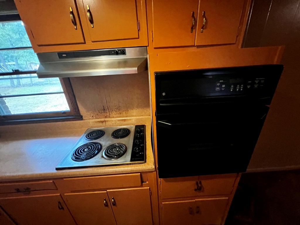 850 Brighton Road Columbus, GA 31906 - Photo 2 of 13 a close view of washer and dryer