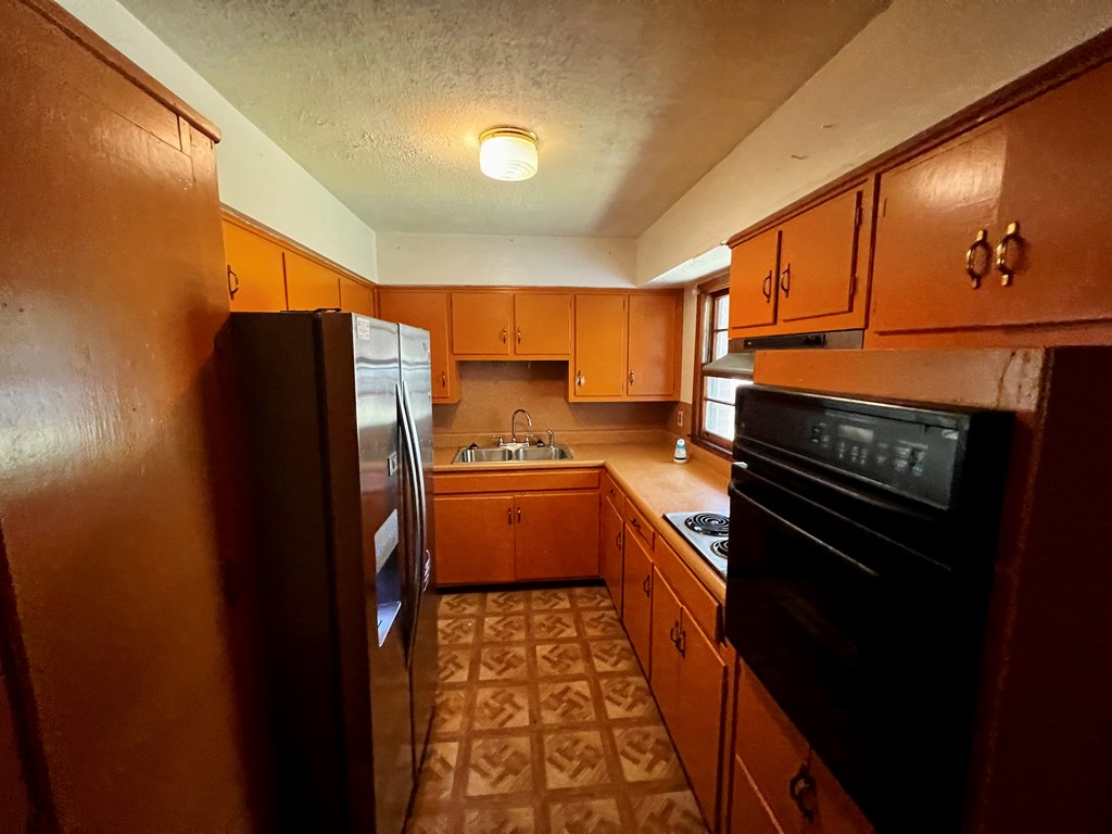 850 Brighton Road Columbus, GA 31906 - Photo 9 of 13 a kitchen with stainless steel appliances granite countertop a refrigerator and a stove top oven