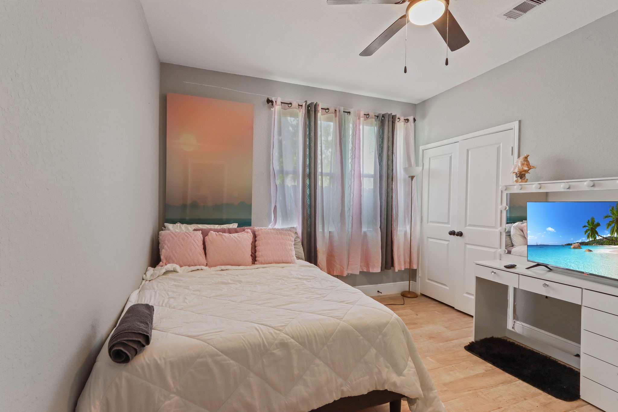 5607 Bacher Street, Unit B Houston, TX 77028 - Photo 13 of 22 a bedroom with a bed and a chandelier