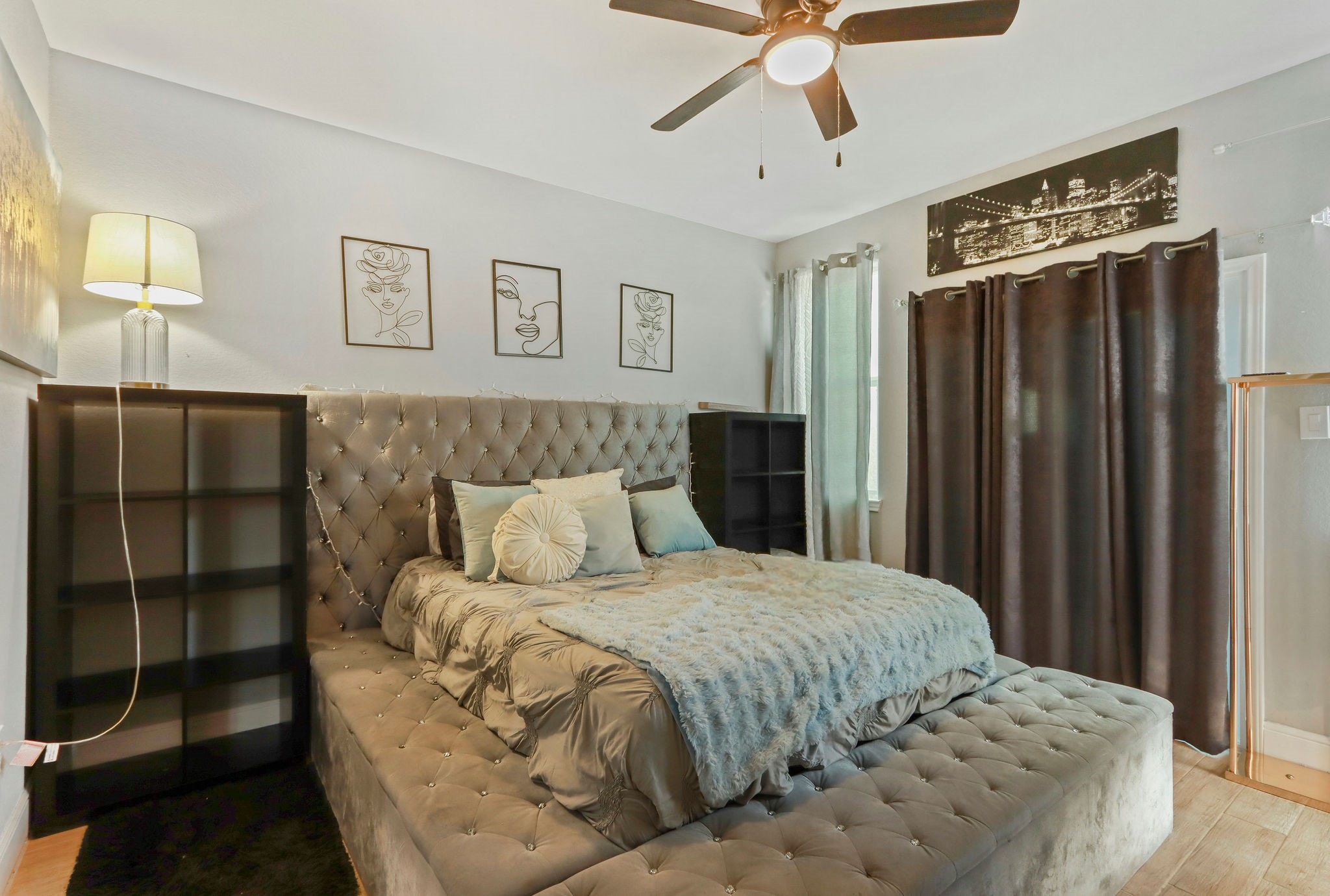 5607 Bacher Street, Unit B Houston, TX 77028 - Photo 15 of 22 a bedroom with a bed and a window