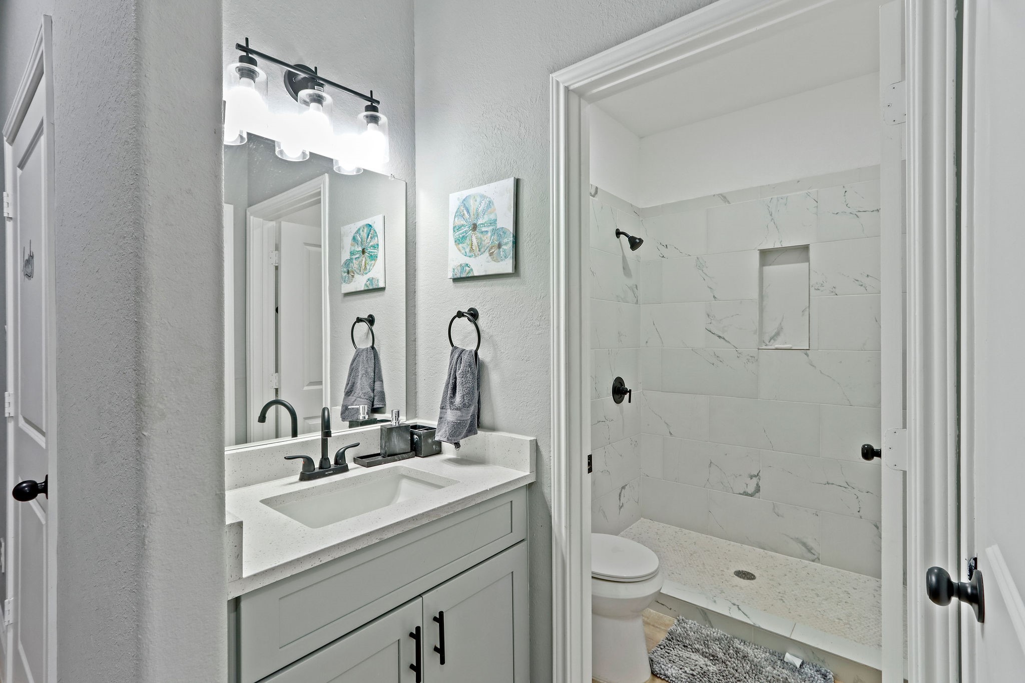5607 Bacher Street, Unit B Houston, TX 77028 - Photo 9 of 22 a bathroom with a sink a toilet and shower