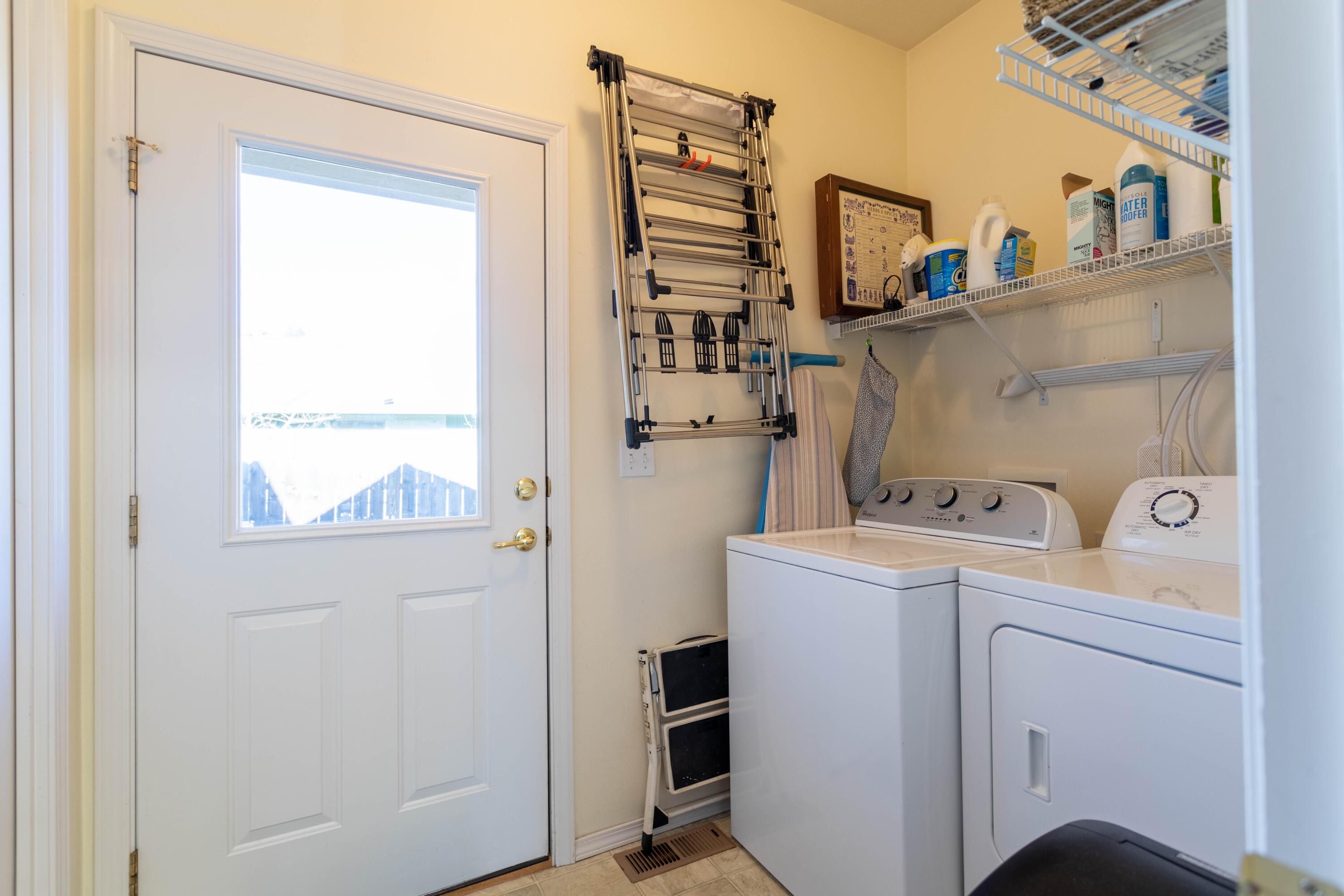 1012 Megan Lane Phoenix, OR 97535 - Photo 13 of 35 Laundry