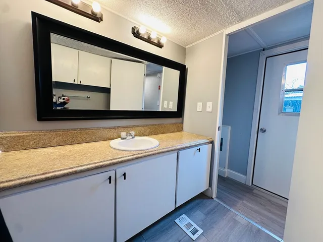 $149,900 | 1790 Massachusetts Avenue, Unit 25, Lunenburg, MA 01462