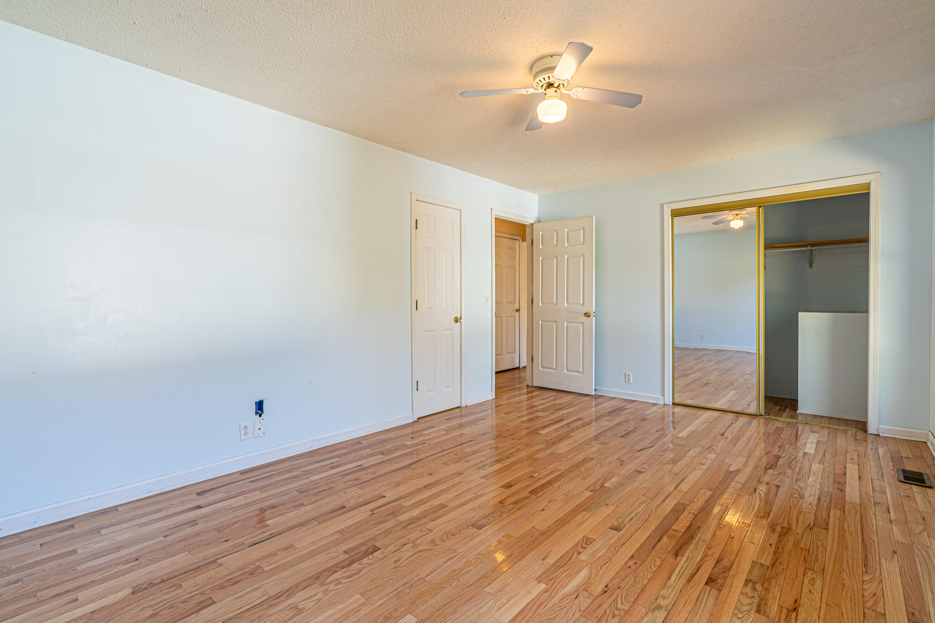 28259 Robindale Road Meadowview, VA 24361 - Photo 31 of 40 Mirrored closed in 2nd bedroom