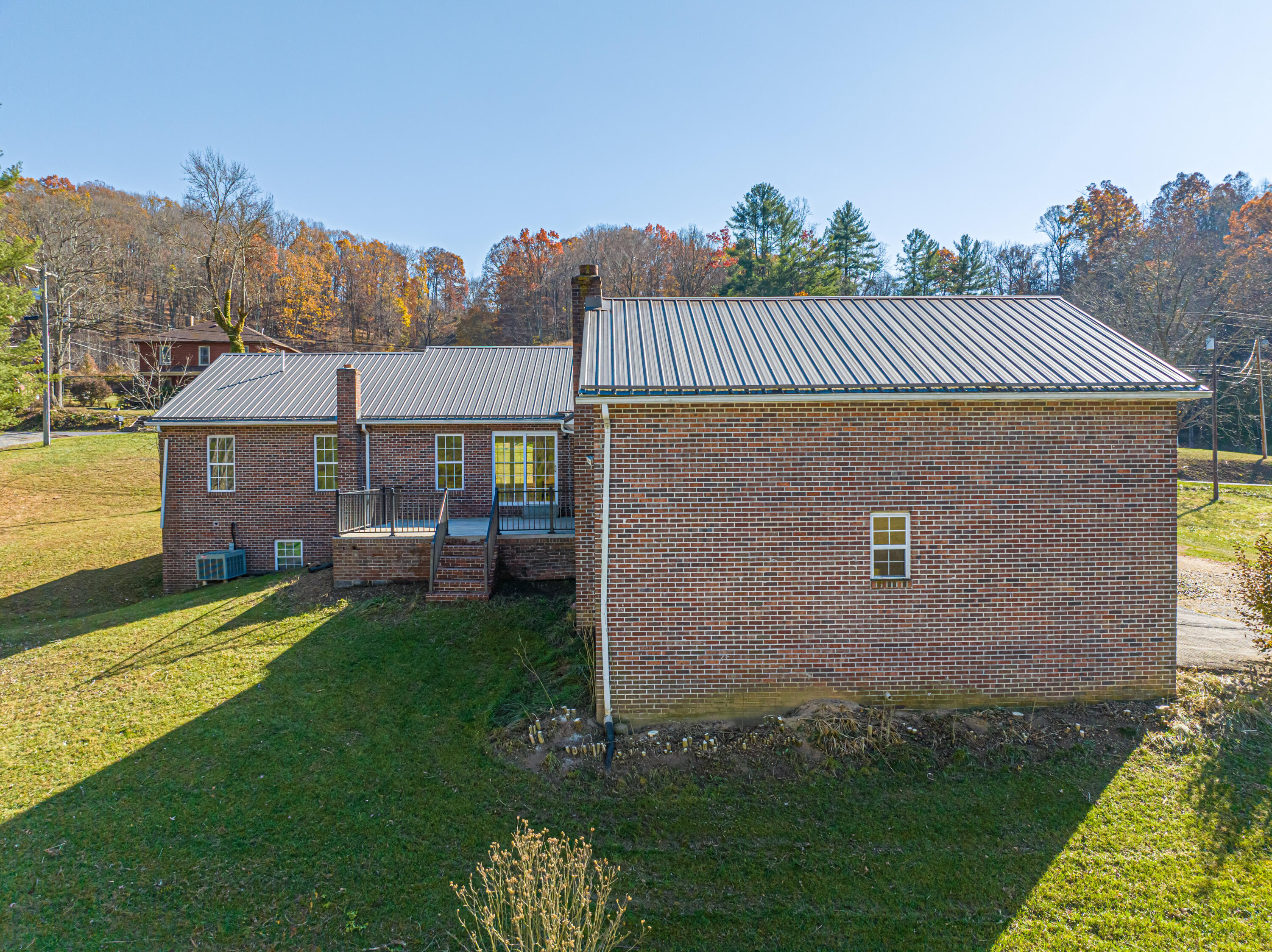 28259 Robindale Road Meadowview, VA 24361 - Photo 7 of 40 Back, showing 2nd patio off LR