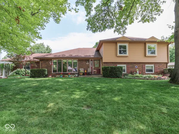 $379,900 | 6903 White Pines Court, Indianapolis, IN 46217