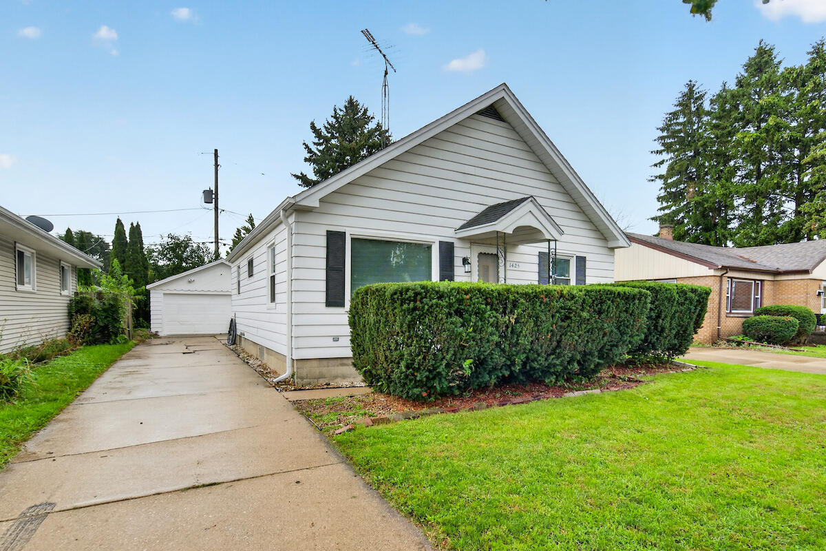 1425 South Street Racine, WI 53402 - Photo 17 of 20 Front
