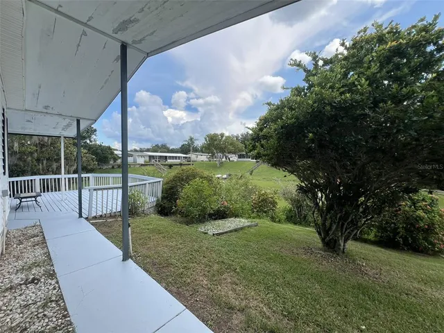 a view of a house with backyard