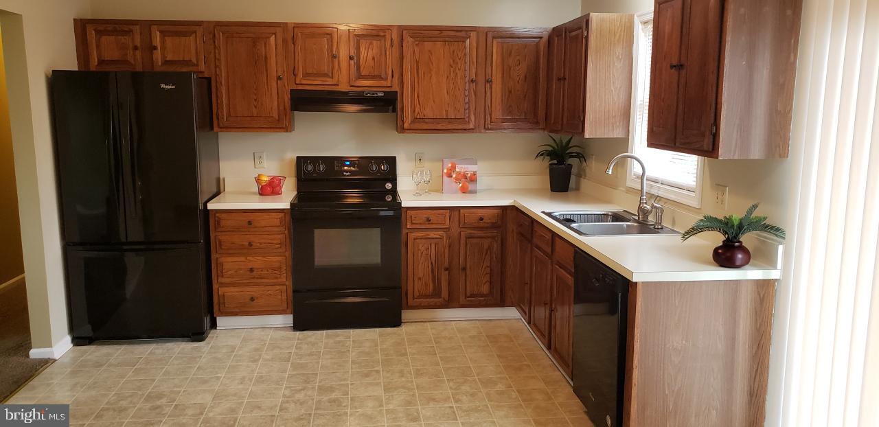 115 Buchland Road Ephrata, PA 17522 - Photo 7 of 32 Bright and cheery kitchen includes refrigerator