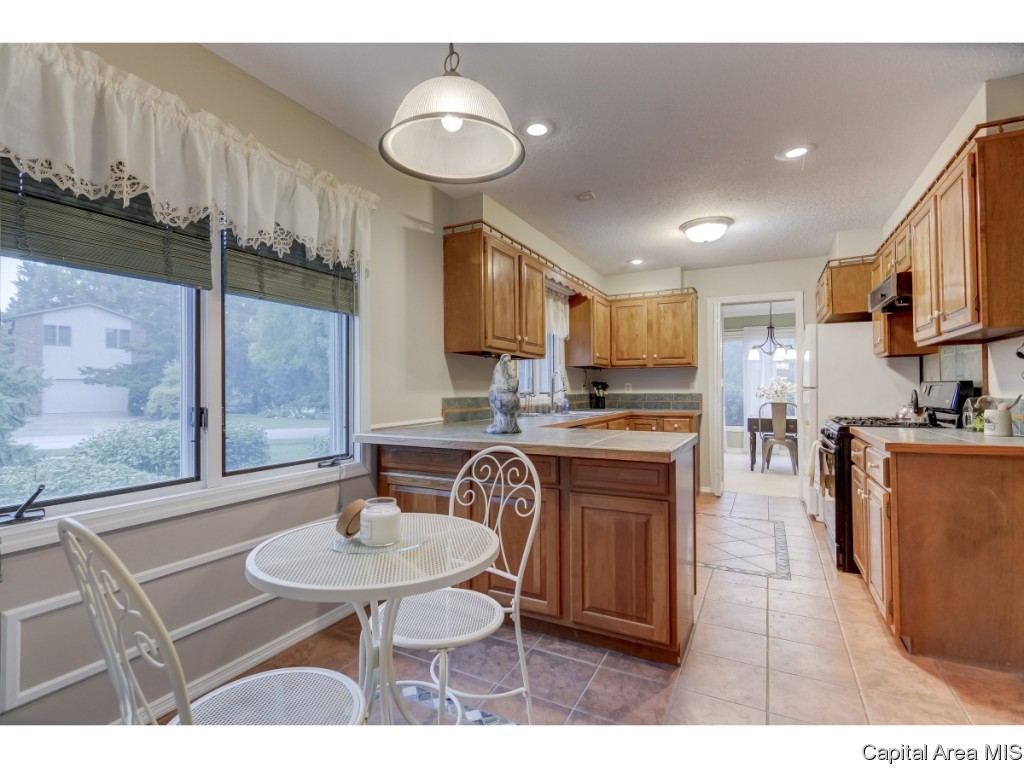1 Turnberry Place Springfield, IL 62704 - Photo 8 of 27