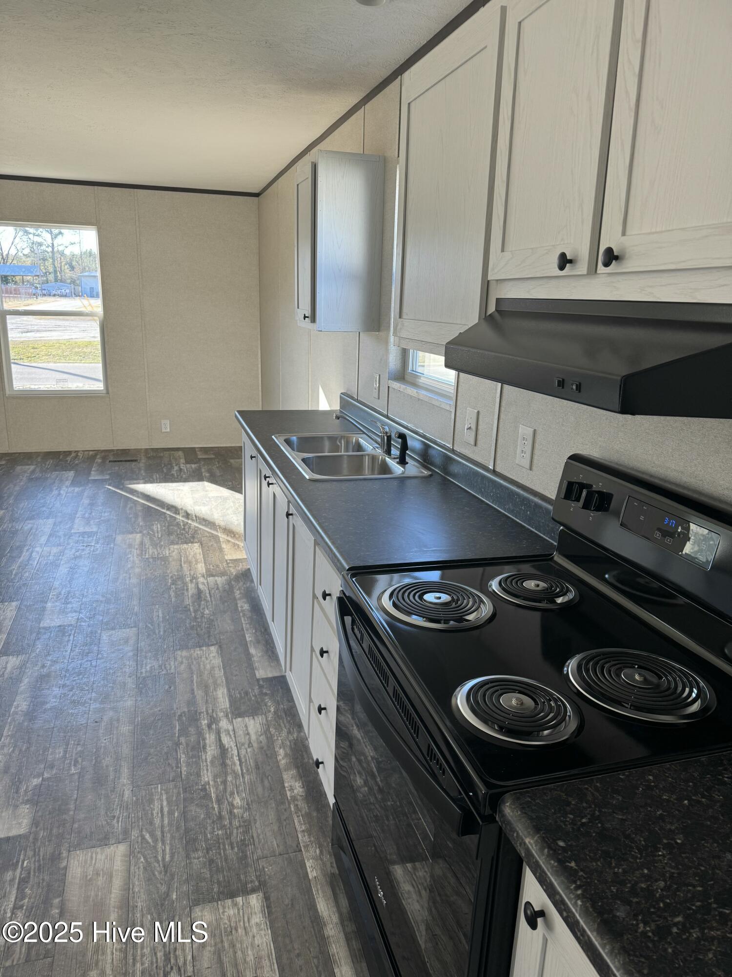 338 Yancey Street Warsaw, NC 28398 - Photo 4 of 15 Kitchen