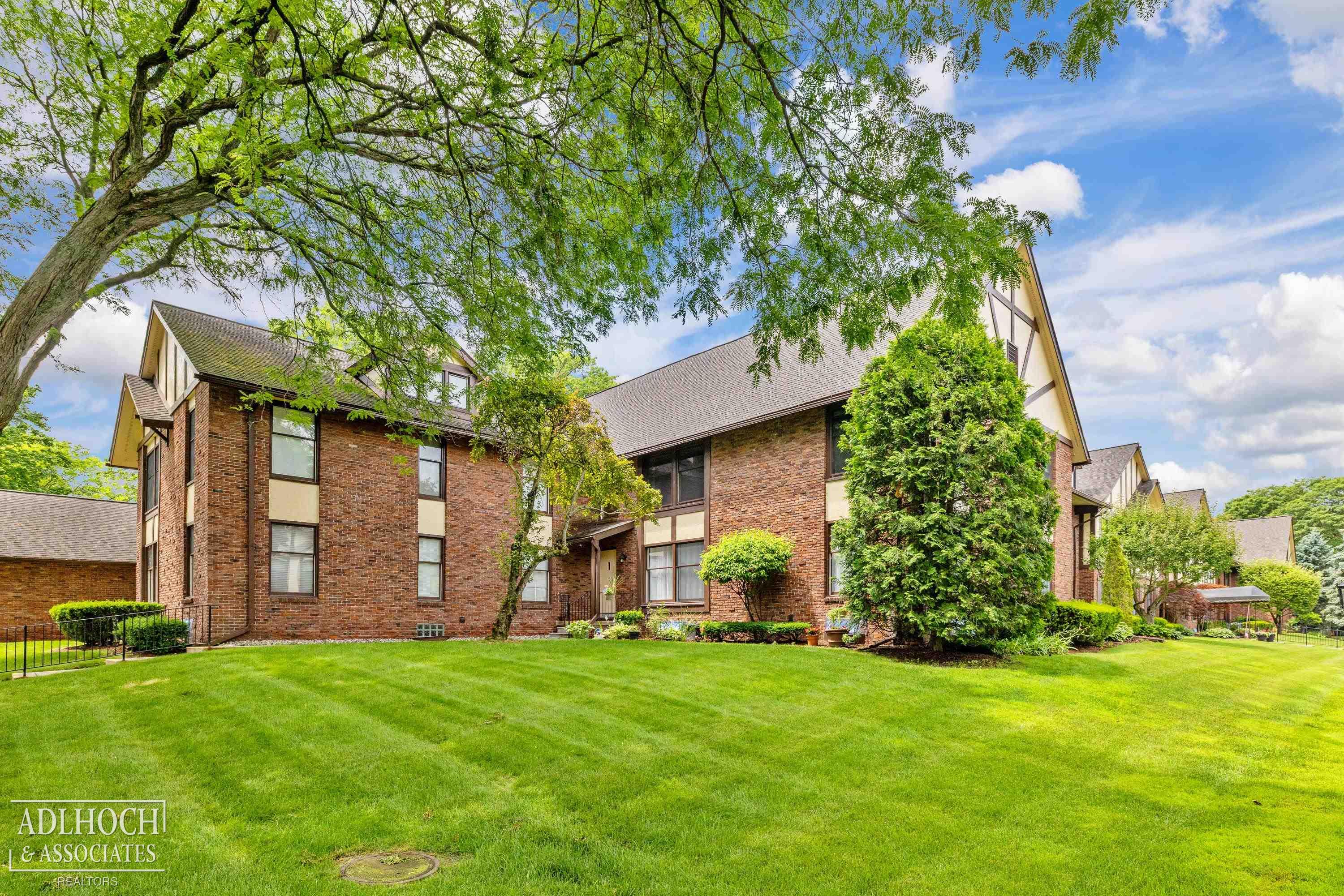 1750 Vernier Road, Unit 6 Grosse Pointe Woods, MI 48236 - Photo 31 of 39