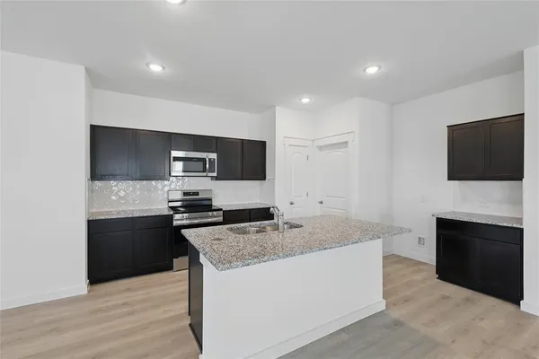 $334,990 | 122 Patrick Henry Drive, Venus, TX 76084