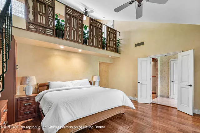 a view of entryway with livingroom