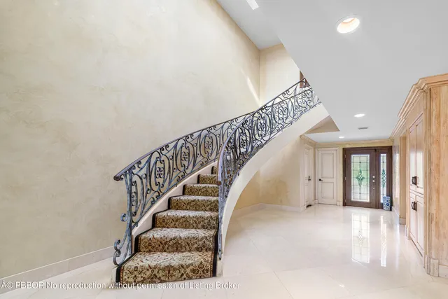 a view of entryway and hall