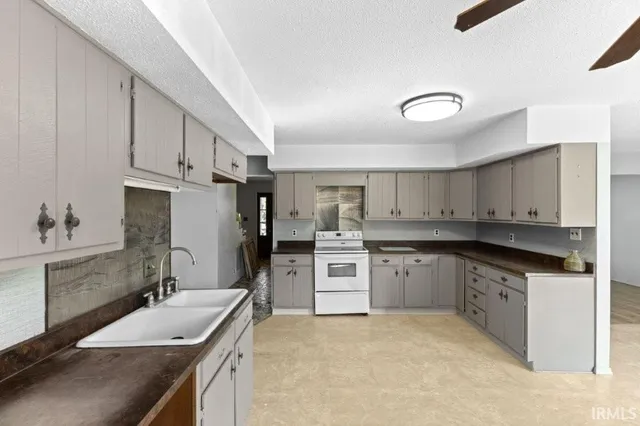 $575,000 | 151 West County Road 575 North, Shelburn, IN 47879