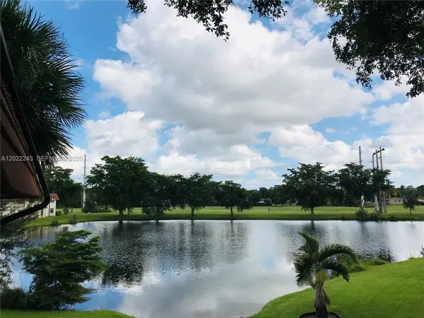 $2,050 | 565 Northwest 100th Place, Unit 203, Pembroke Pines, FL 33024