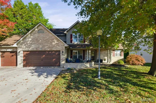 $470,000 | 121 Somerset Drive, Glen Carbon, IL 62034