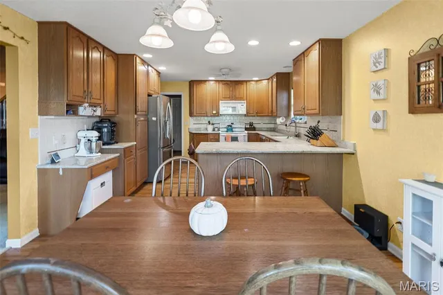 $470,000 | 121 Somerset Drive, Glen Carbon, IL 62034