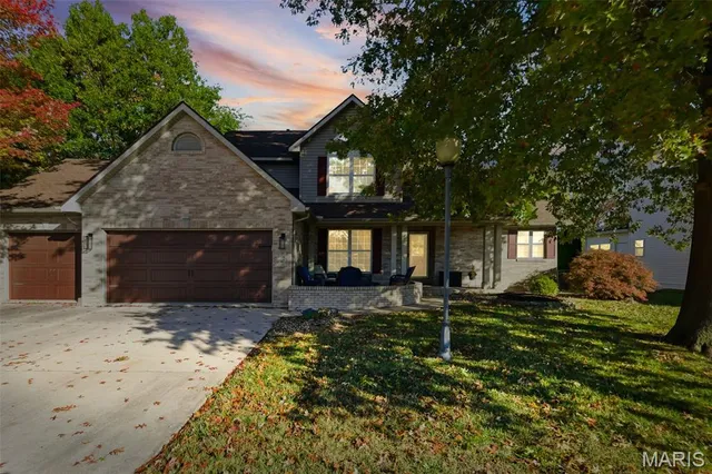 $470,000 | 121 Somerset Drive, Glen Carbon, IL 62034