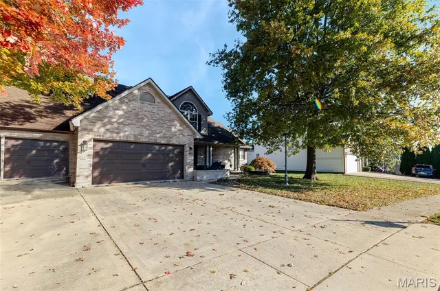 $470,000 | 121 Somerset Drive, Glen Carbon, IL 62034
