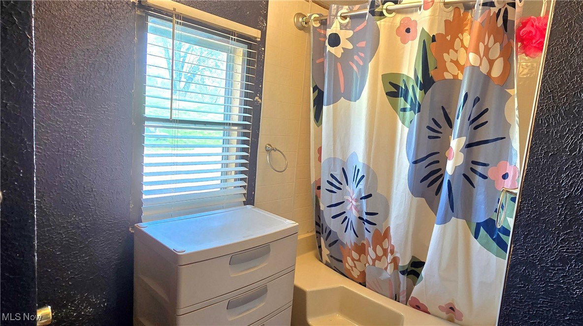 570 Timber Run Road Zanesville, OH 43701 - Photo 20 of 34 Full bathroom with a textured wall and shower / bath combo with shower curtain