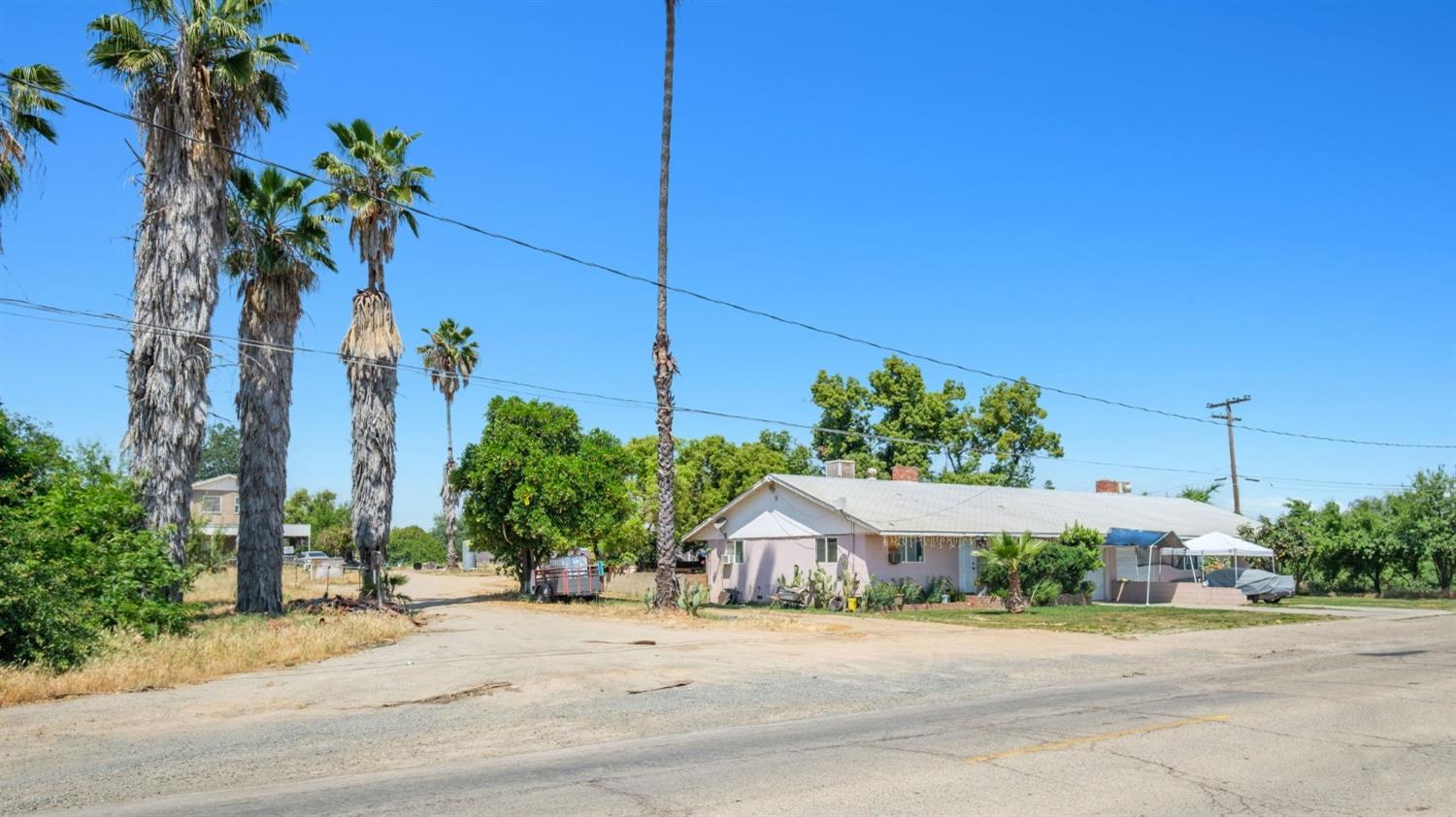 10861 South Reed Avenue Reedley, CA 93654 - Photo 5 of 6 front view of a house with a street
