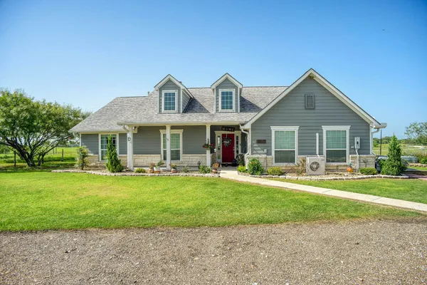$930,000 | 1940 County Road 335, Shiner, TX 77984