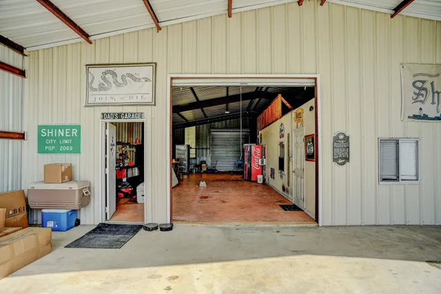 $990,000 | 1940 County Road 335, Shiner, TX 77984