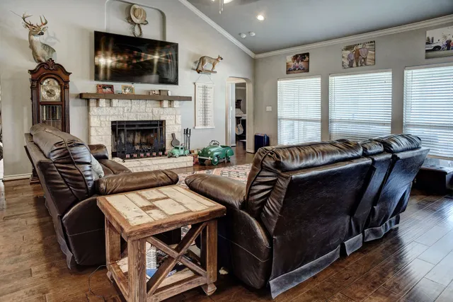 $990,000 | 1940 County Road 335, Shiner, TX 77984