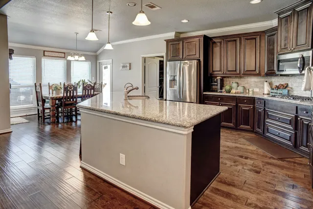 $990,000 | 1940 County Road 335, Shiner, TX 77984