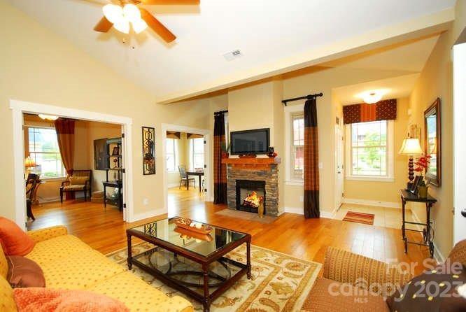 16 Brookstone Place, Unit R3 Candler, NC 28715 - Photo 4 of 19 Gallery Image 4