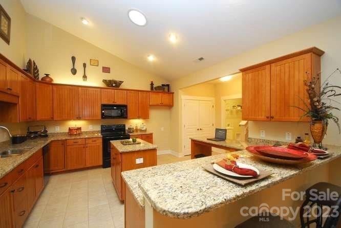 16 Brookstone Place, Unit R3 Candler, NC 28715 - Photo 9 of 19 Gallery Image 9