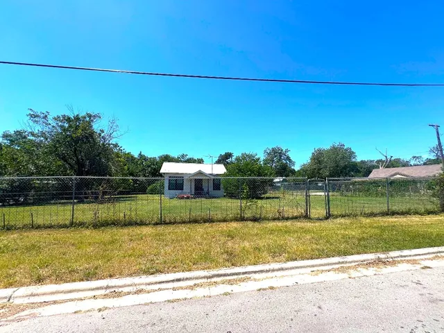 $195,000 | 1600 Cecelia Street, Taylor, TX 76574