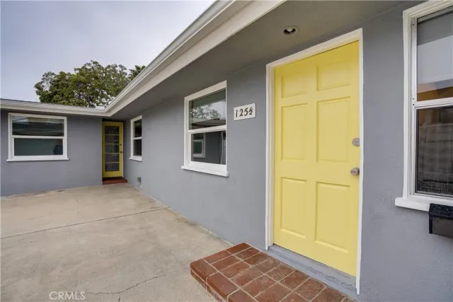 a view of an outdoor space with windows
