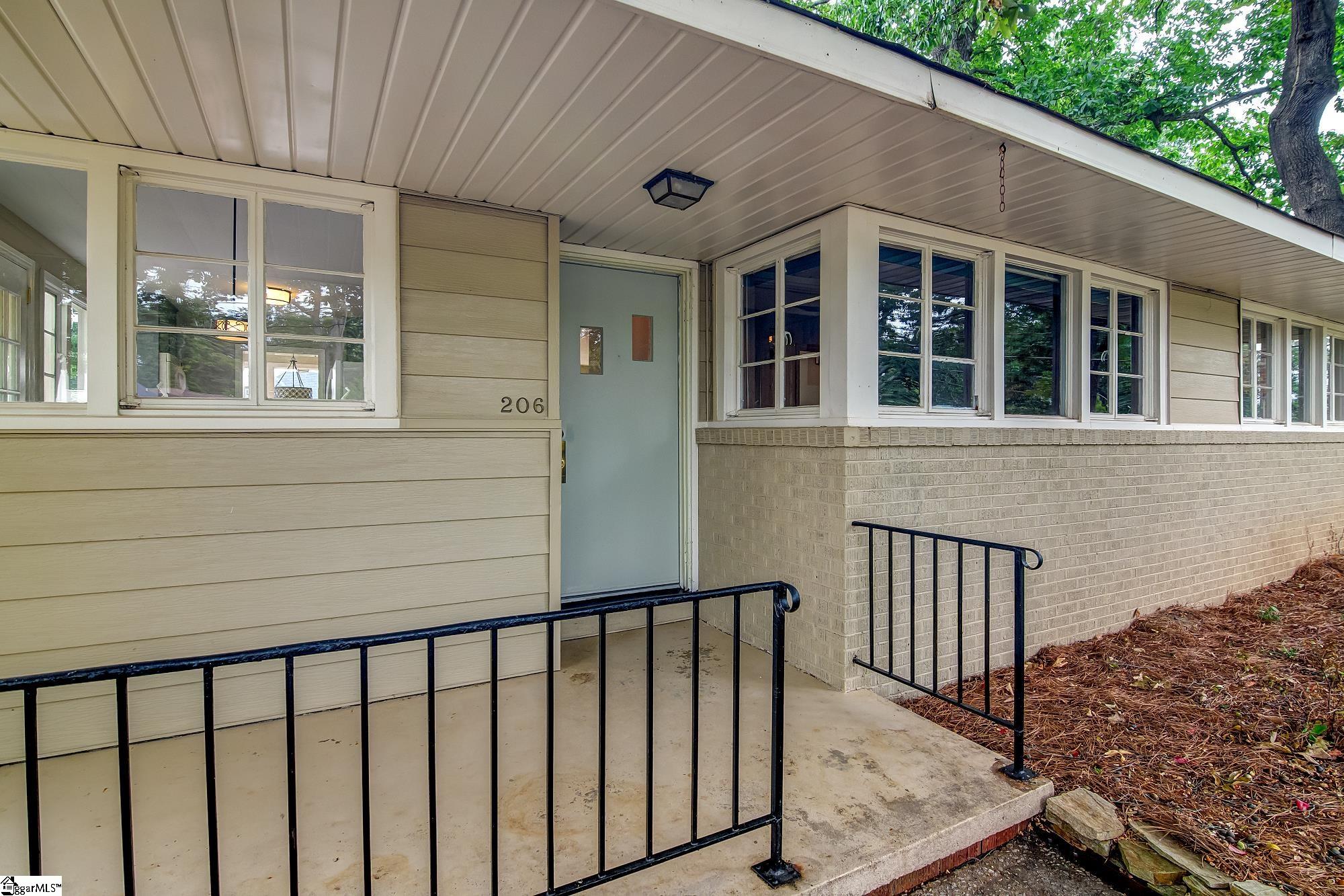 206 Laurel Road Greer, SC 29651 - Photo 4 of 41