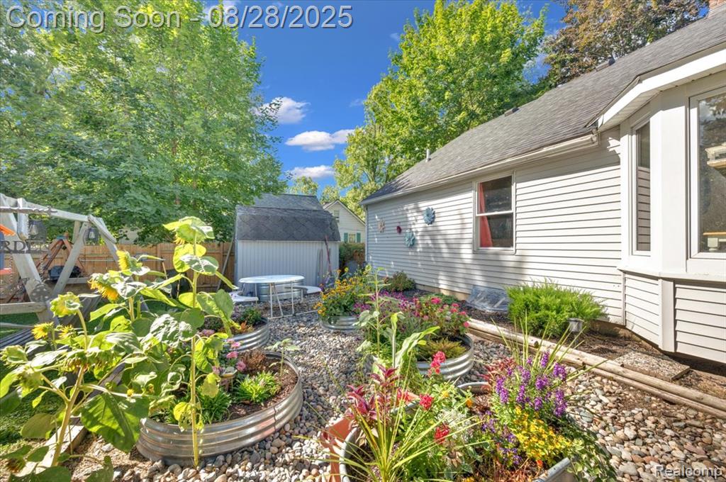 1522 Eason Road Waterford, MI 48328 - Photo 23 of 28 Gallery Image 23