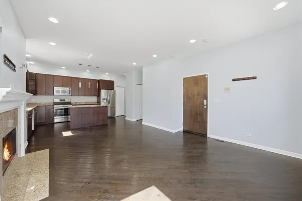 $365,000 | 4956 South Champlain Avenue, Unit 1S, Chicago, IL 60615