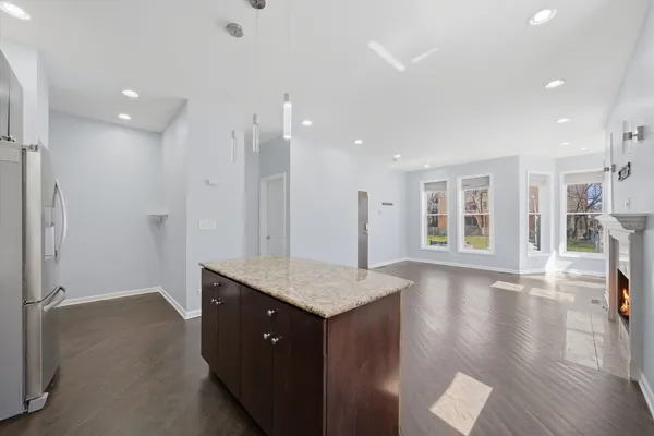 $365,000 | 4956 South Champlain Avenue, Unit 1S, Chicago, IL 60615