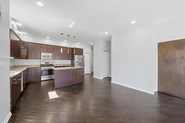 $365,000 | 4956 South Champlain Avenue, Unit 1S, Chicago, IL 60615